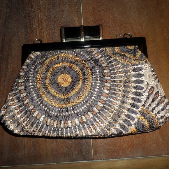 Kisslock cloth clutch - Picture 1 of 2